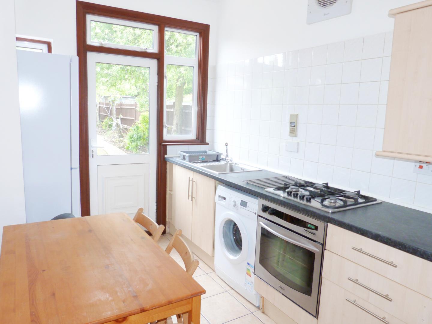 			NEW INSTRUCTION, 4 Bedroom, 1 bath, 1 reception Flat			 Leigh Gardens, Kensal Rise