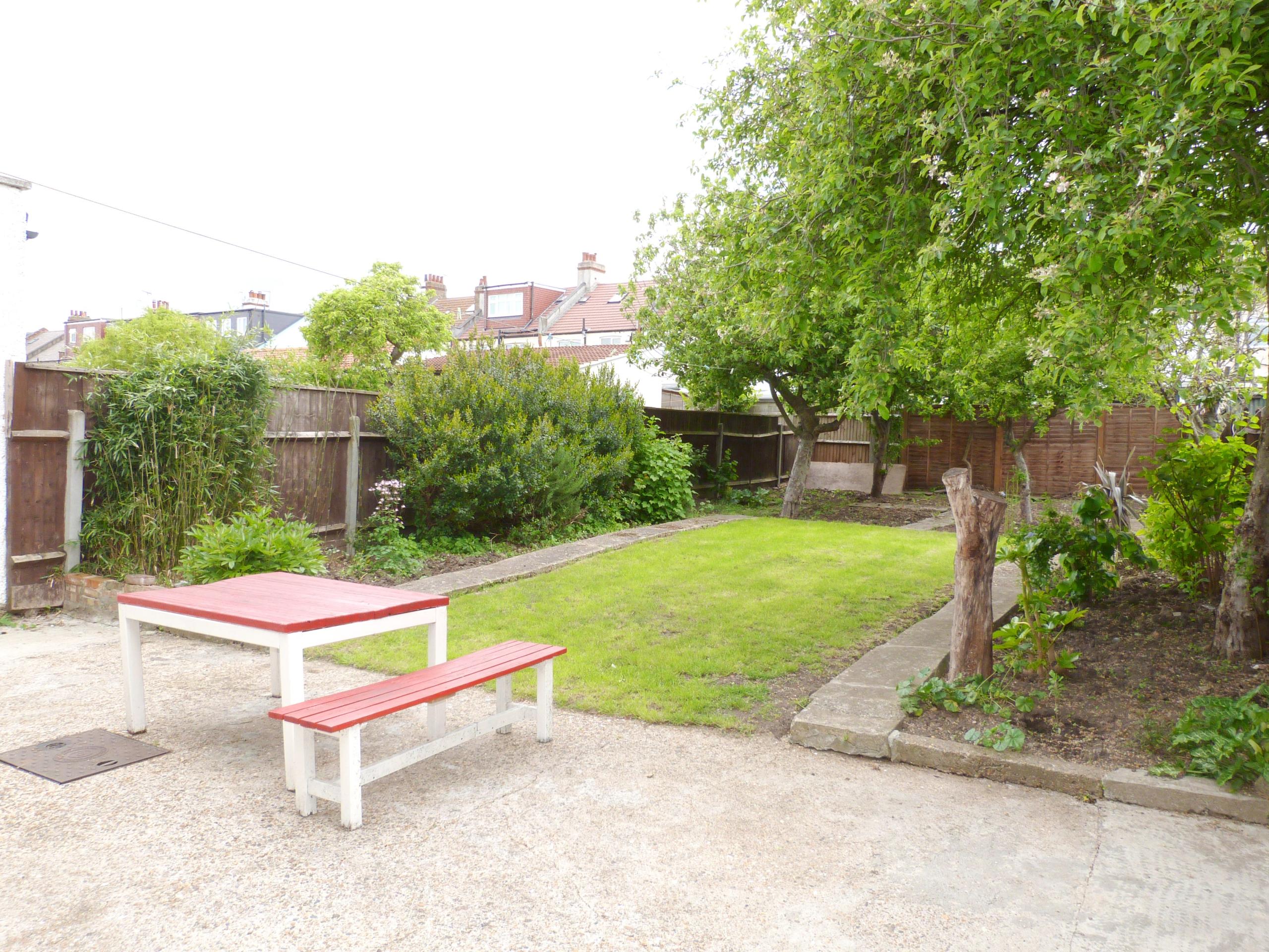 			NEW INSTRUCTION, 4 Bedroom, 1 bath, 1 reception Flat			 Leigh Gardens, Kensal Rise NW10