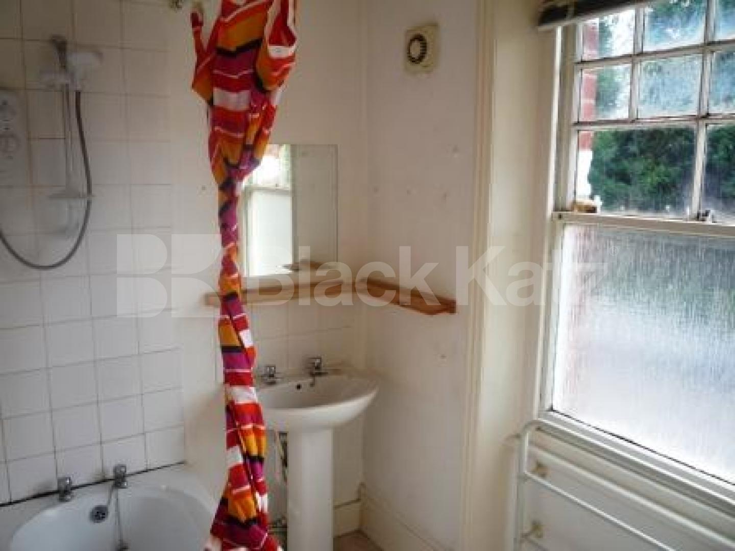 			Studio Apartment, 1 bath, 1 reception Studio			 Haringey Park, CROUCH END