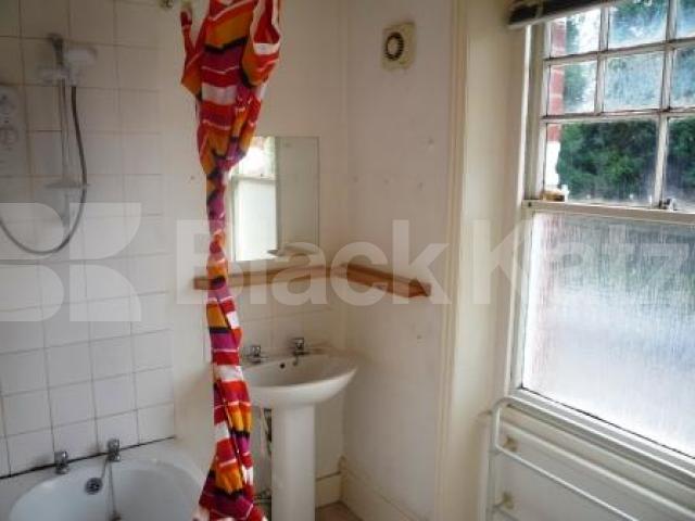 			Studio Apartment, 1 bath, 1 reception Studio			 Haringey Park, CROUCH END