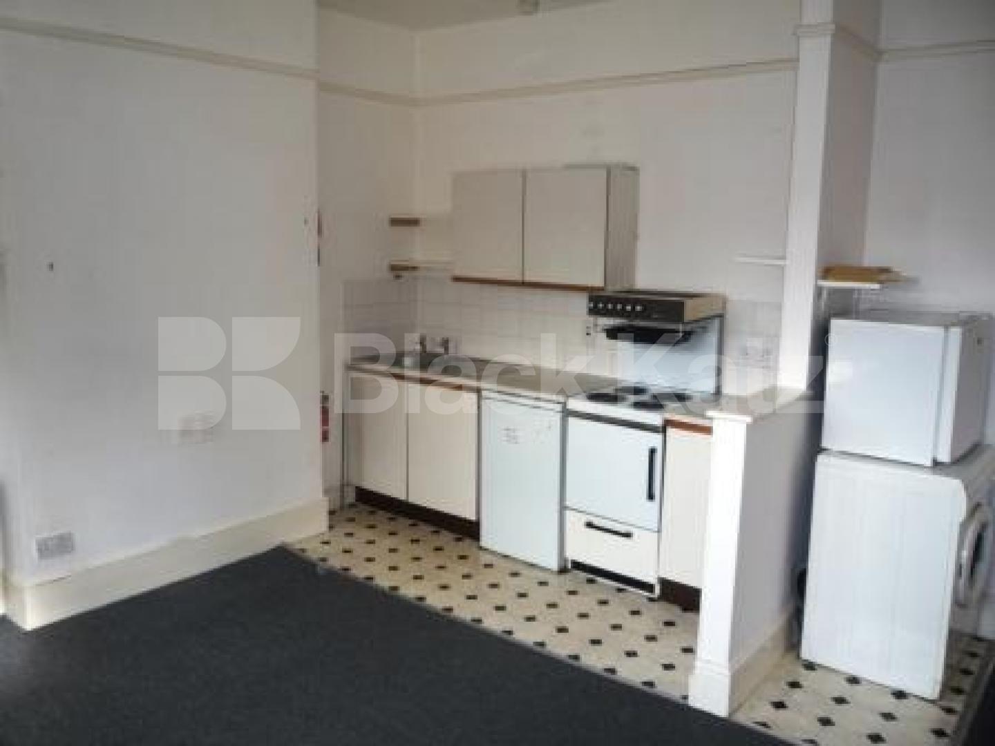 			Studio Apartment, 1 bath, 1 reception Studio			 Haringey Park, CROUCH END