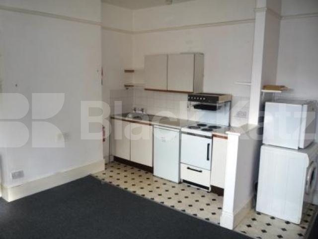 			Studio Apartment, 1 bath, 1 reception Studio			 Haringey Park, CROUCH END