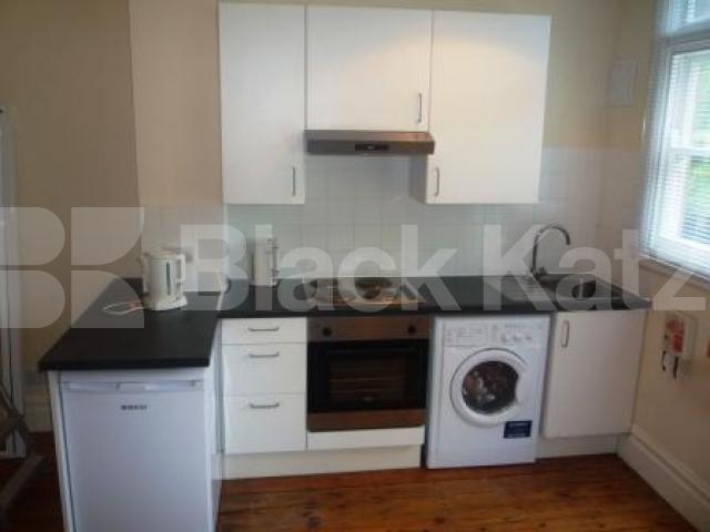 			Studio Apartment, 1 bath, 1 reception Flat			 Crouch Hill, CROUCH END