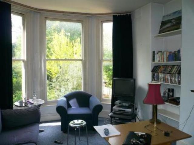 			2 Bedroom, 1 bath, 1 reception House			 Hazelmere Road, KILBURN