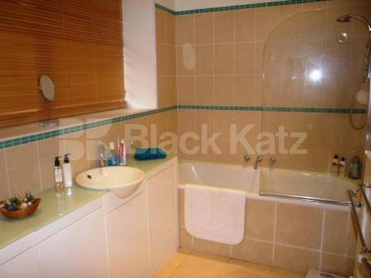 			1 Bedroom, 1 bath, 1 reception Ground Floor Flat			 Crouch Hill, CROUCH END