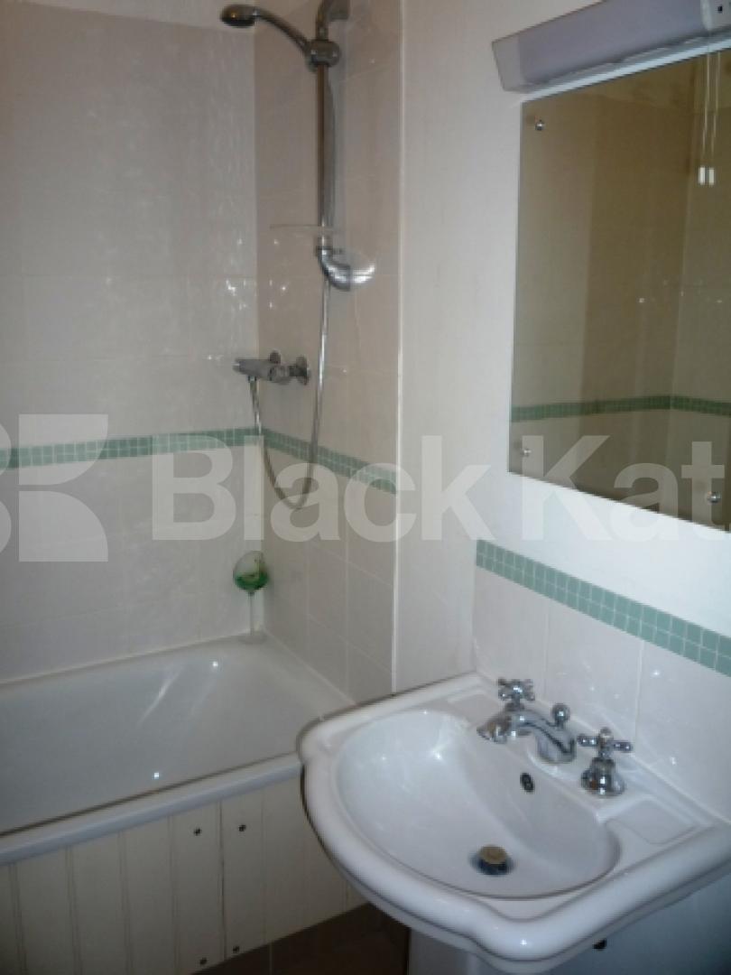 			2 Bedroom, 1 bath, 1 reception Flat			 Tower Terrace, Tower Terrace