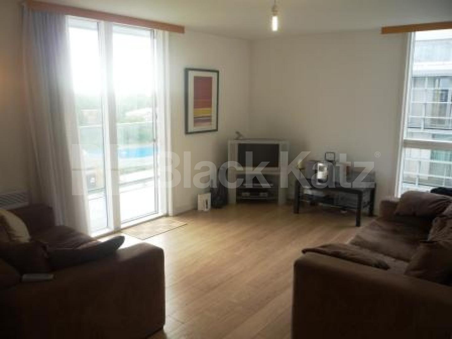 			LET BY BLACK KATZ!, 2 Bedroom, 1 bath, 1 reception Flat			 New River VIllage, CROUCH END