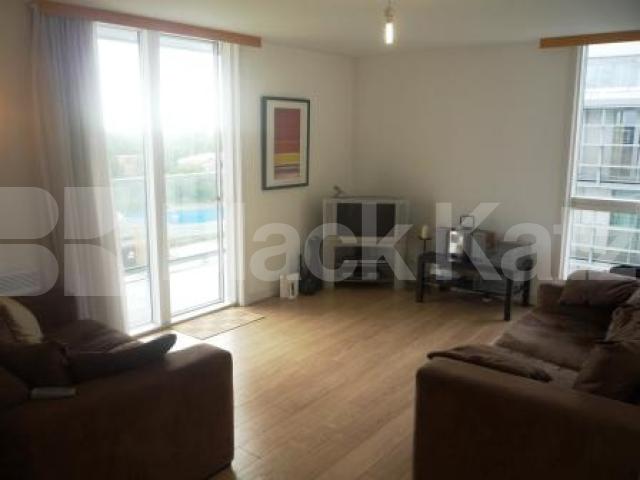 			LET BY BLACK KATZ!, 2 Bedroom, 1 bath, 1 reception Flat			 New River VIllage, CROUCH END