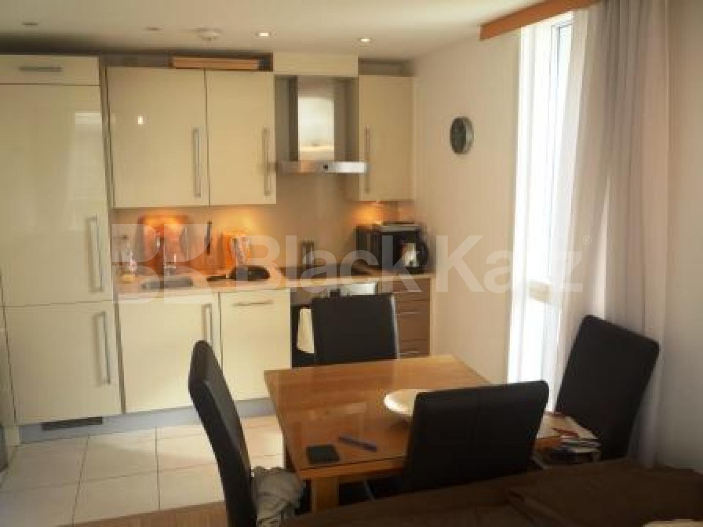 			LET BY BLACK KATZ!, 2 Bedroom, 1 bath, 1 reception Flat			 New River VIllage, CROUCH END