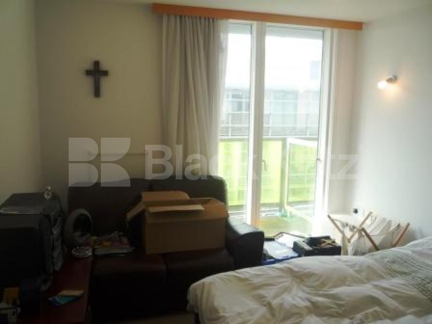 			LET BY BLACK KATZ!, 2 Bedroom, 1 bath, 1 reception Flat			 New River VIllage, CROUCH END