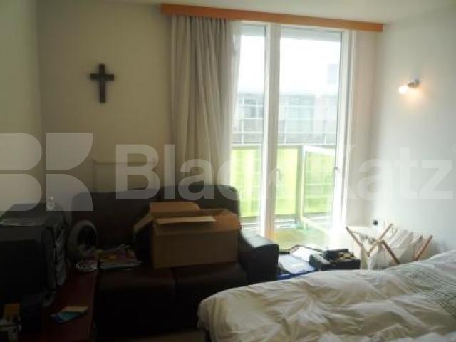 			LET BY BLACK KATZ!, 2 Bedroom, 1 bath, 1 reception Flat			 New River VIllage, CROUCH END