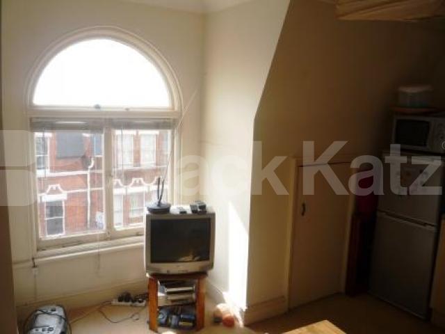 			1 Bedroom, 1 bath, 1 reception Flat			 Topsfield Parade, Crouch End