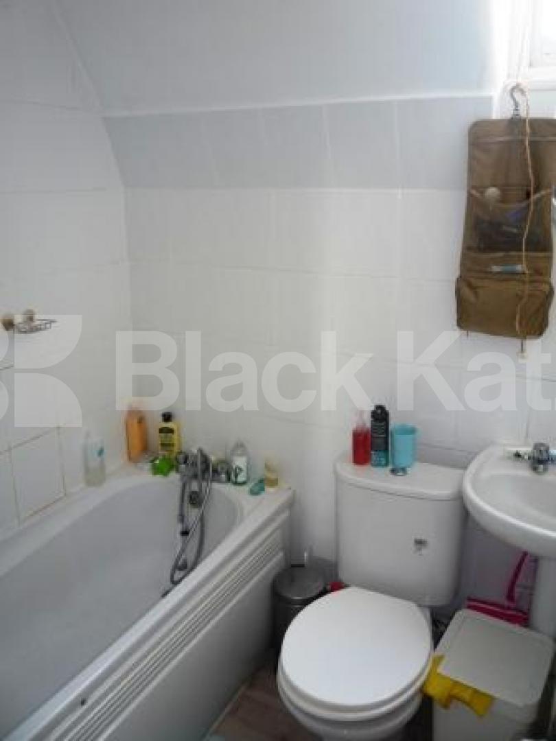 			1 Bedroom, 1 bath, 1 reception Flat			 Topsfield Parade, Crouch End