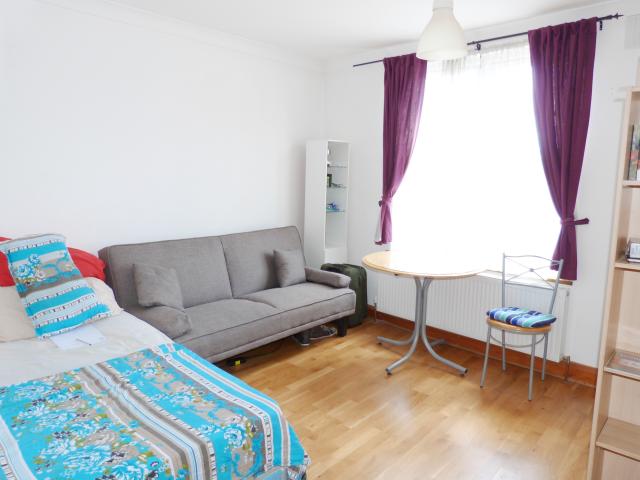 			RENT INCLUDES GAS AND WATER , Studio Apartment, 1 bath, 1 reception Studio			 Burnley Road, DOLLIS HILL