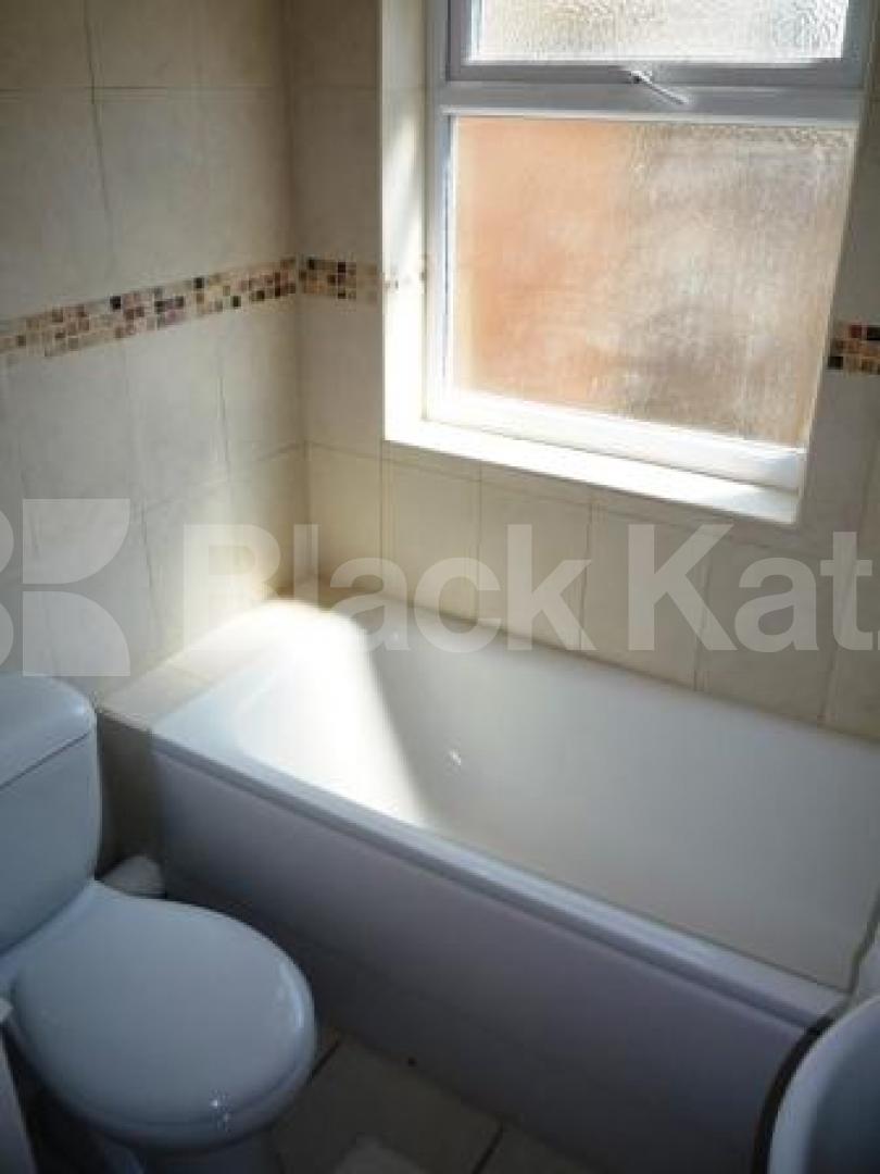 			LET!, 2 Bedroom, 1 bath, 1 reception Ground Floor Flat			 Long Lane, East Finchley