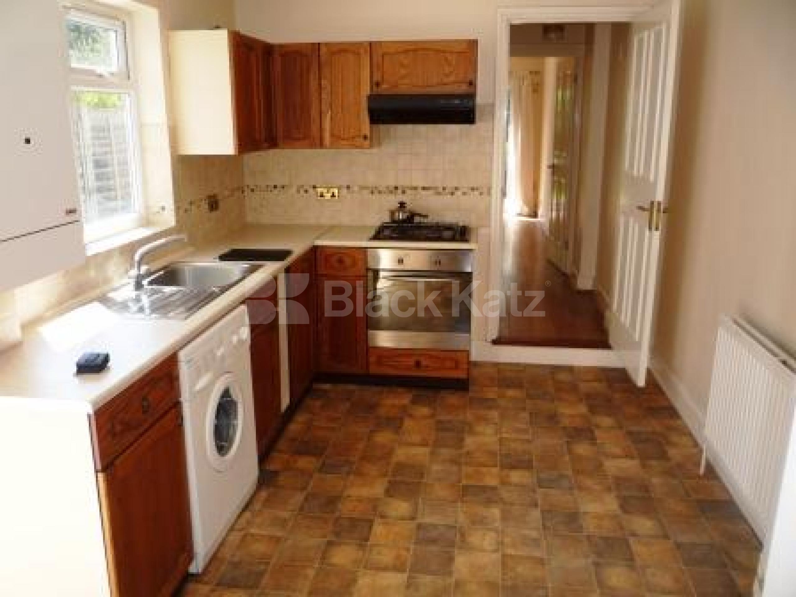 			LET!, 2 Bedroom, 1 bath, 1 reception Ground Floor Flat			 Long Lane, East Finchley N2