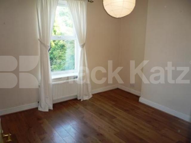 			LET!, 2 Bedroom, 1 bath, 1 reception Ground Floor Flat			 Long Lane, East Finchley