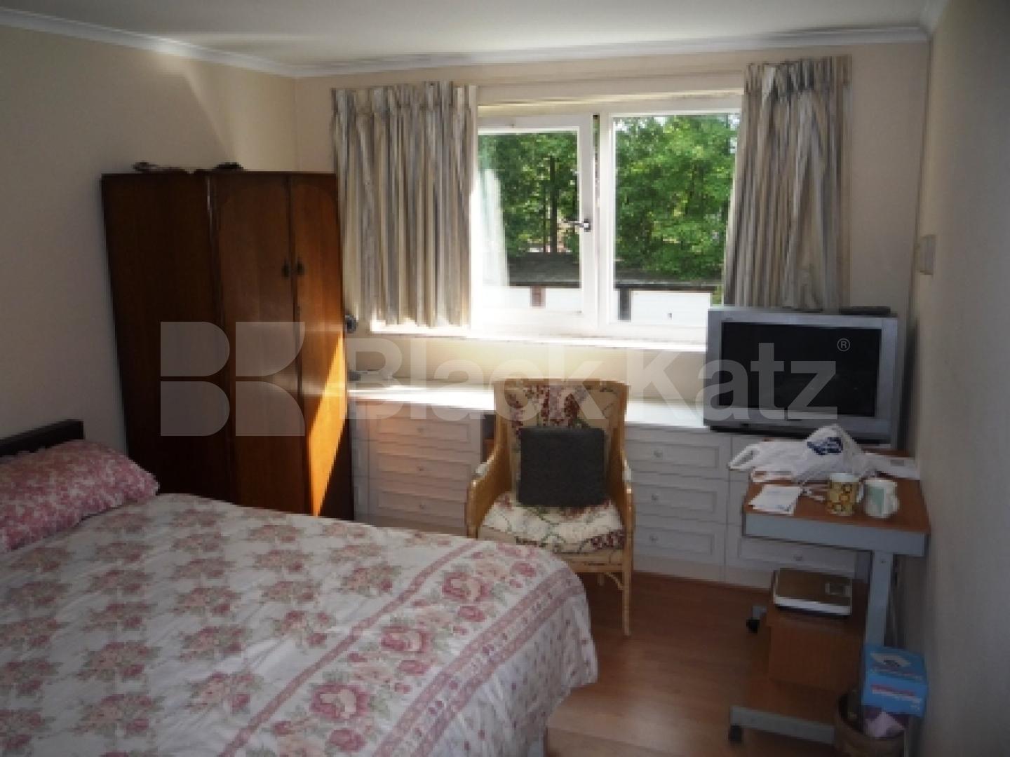 			1 Bedroom, 1 bath, 1 reception Flat			 Alexandra Grove, North Finchley