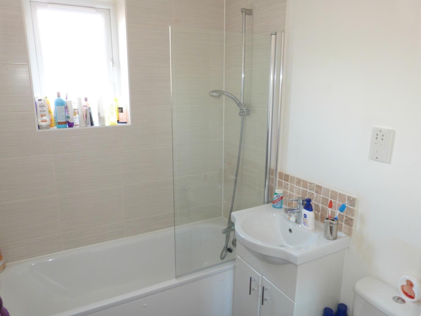 			1 Bedroom, 1 bath, 1 reception Flat			 Kilburn High Road, KILBURN