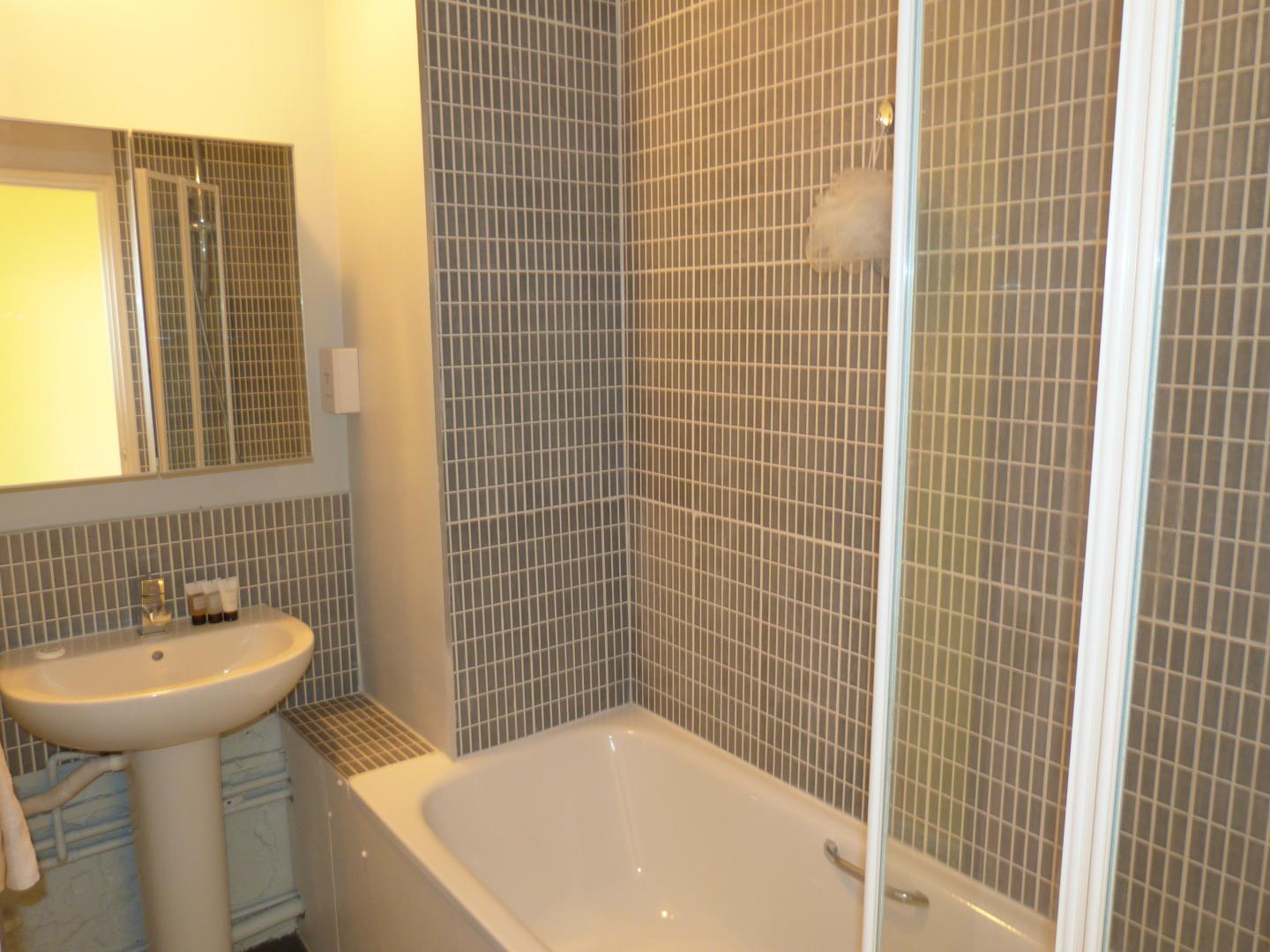 			Fantastic Location, 2 Bedroom, 1 bath, 1 reception Flat			 Freston Road, Notting Hill