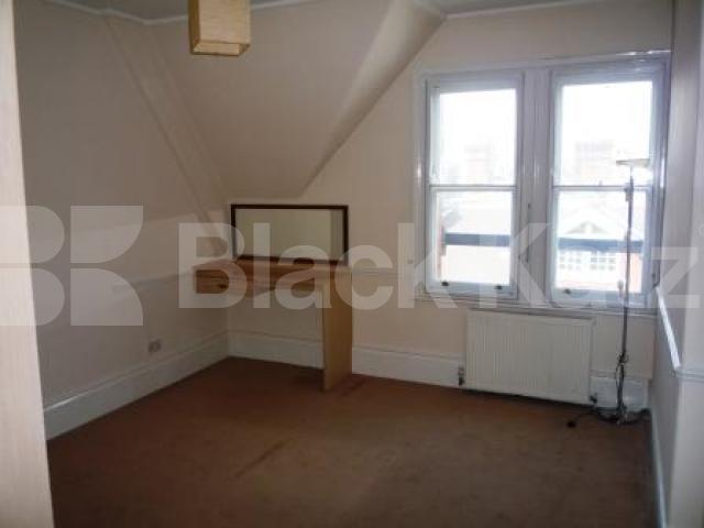 			3 Bedroom, 1 bath, 1 reception Flat			 Weston Park, CROUCH END