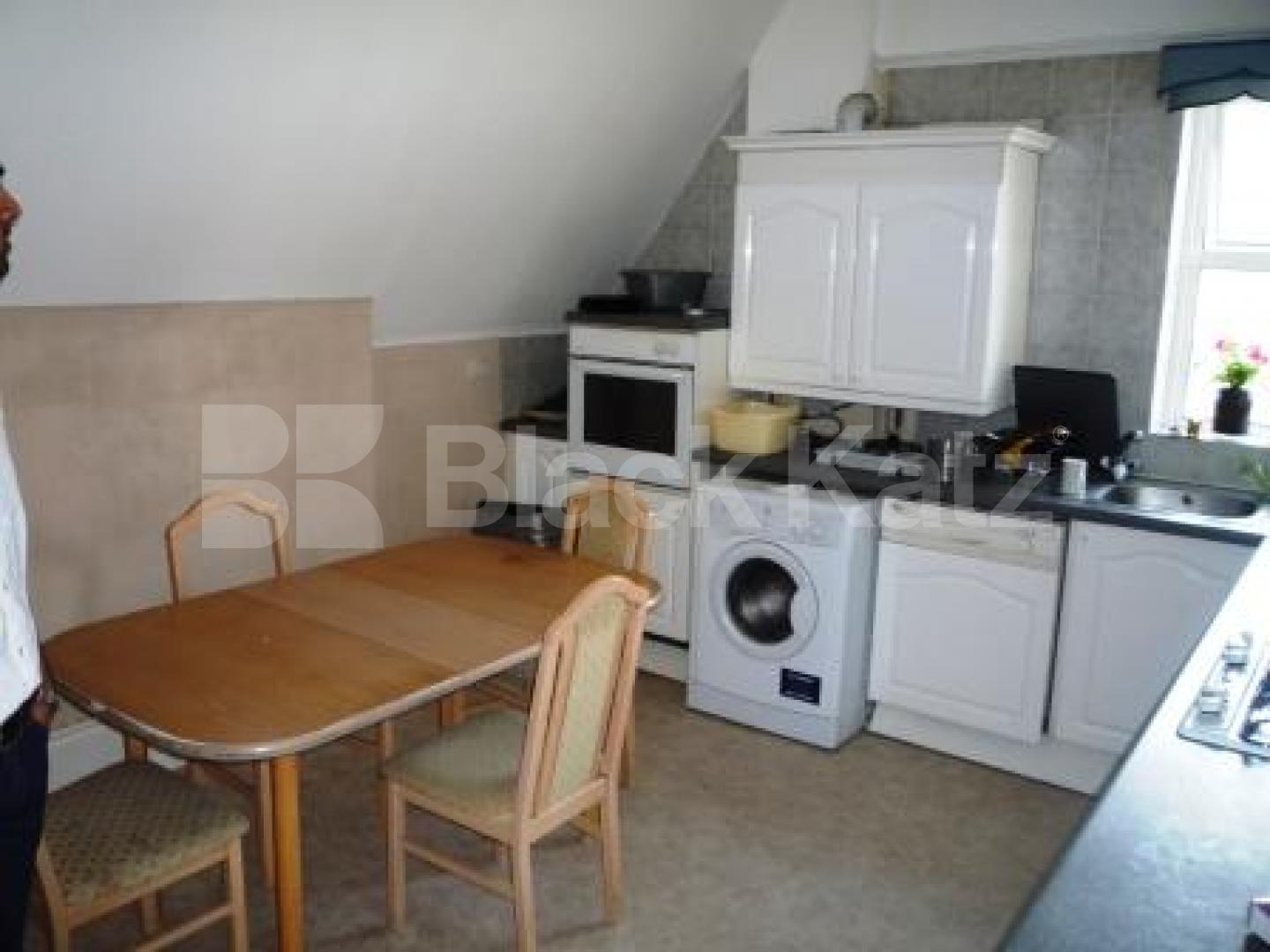 			3 Bedroom, 1 bath, 1 reception Flat			 Weston Park, CROUCH END