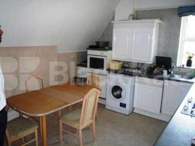 			3 Bedroom, 1 bath, 1 reception Flat			 Weston Park, CROUCH END