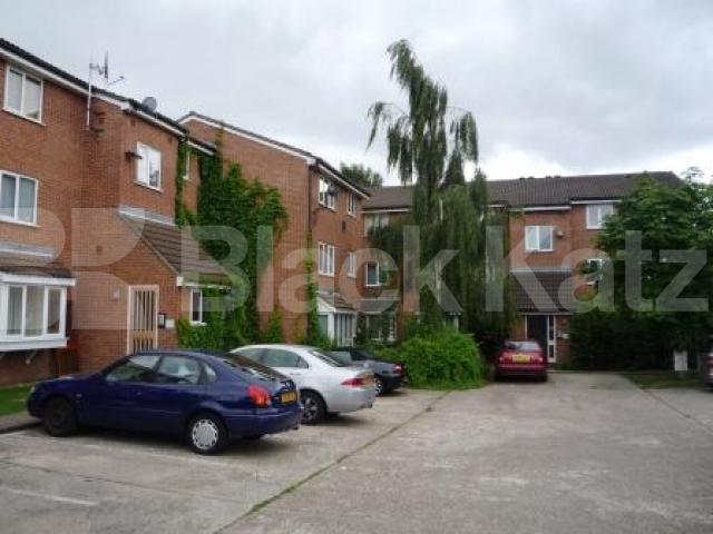 			2 Bedroom, 1 bath, 1 reception Flat			 Silver Birch Close, FRIERN BARNET