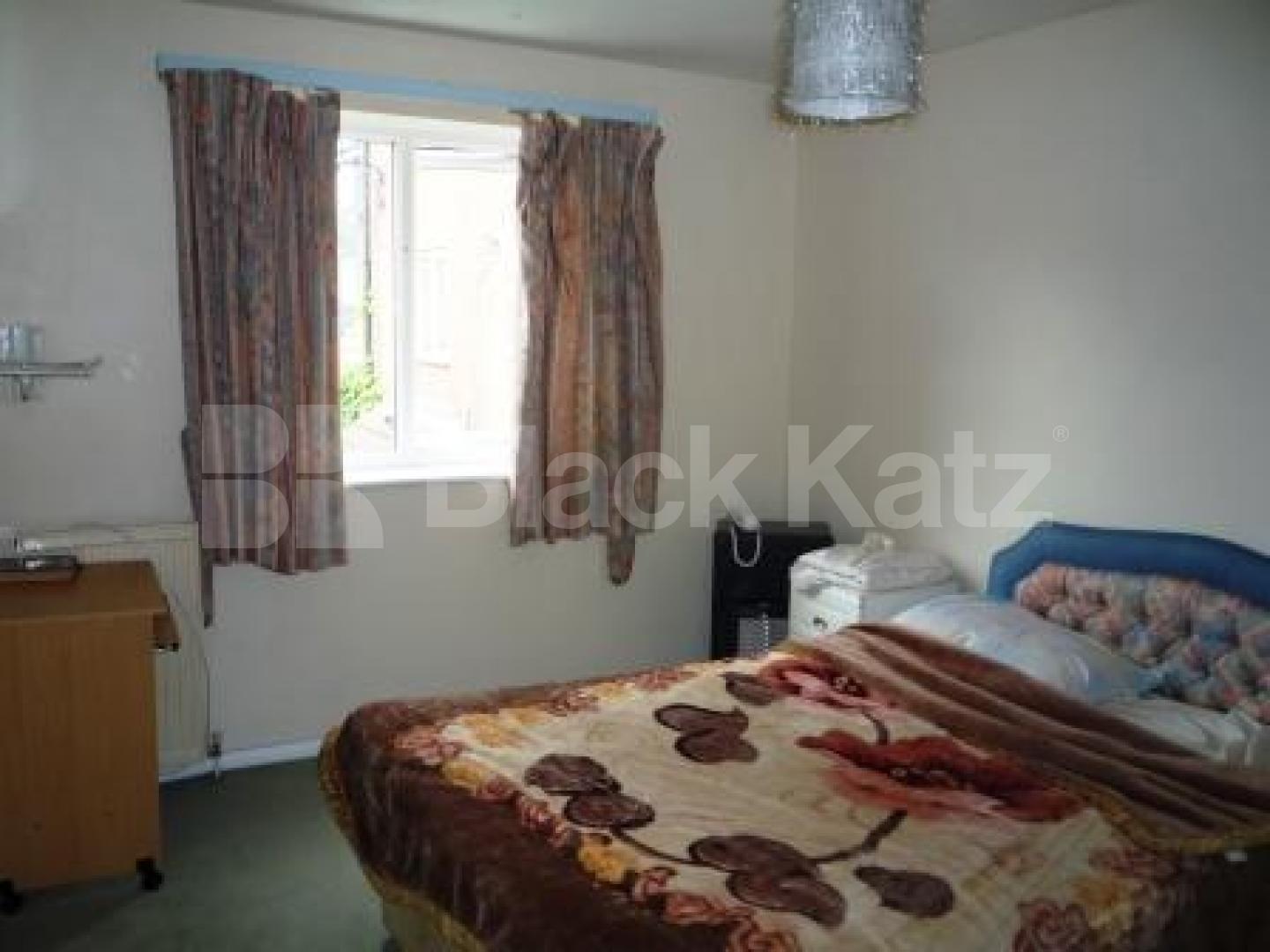 			2 Bedroom, 1 bath, 1 reception Flat			 Silver Birch Close, FRIERN BARNET