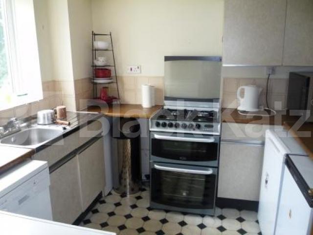 			2 Bedroom, 1 bath, 1 reception Flat			 Silver Birch Close, FRIERN BARNET