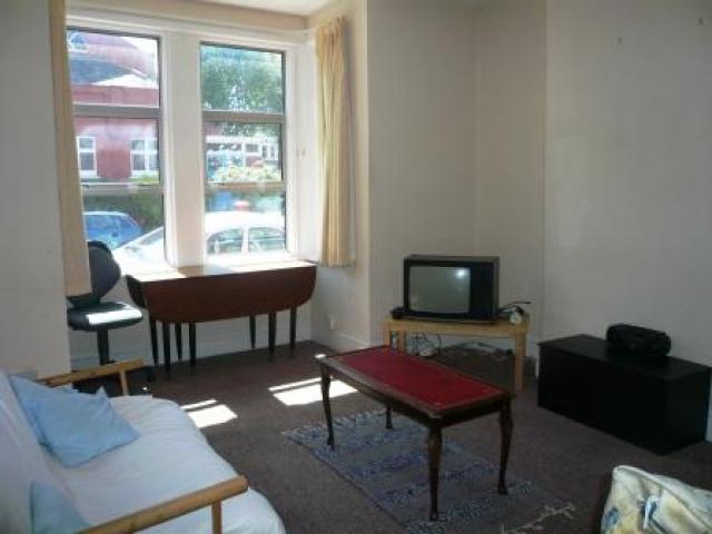 			4 Bedroom, 1 bath, 1 reception Flat			 Harlesden Road, WILLESDEN GREEN