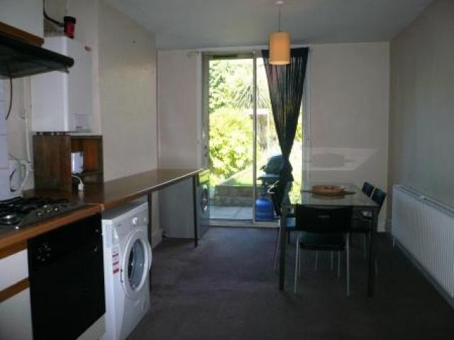 			4 Bedroom, 1 bath, 1 reception Flat			 Harlesden Road, WILLESDEN GREEN