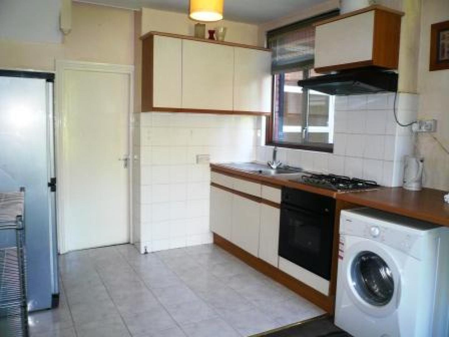 			4 Bedroom, 1 bath, 1 reception Flat			 Harlesden Road, WILLESDEN GREEN