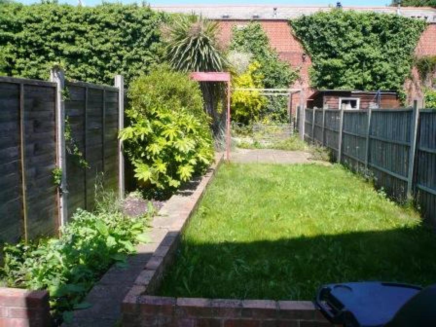 			4 Bedroom, 1 bath, 1 reception Flat			 Harlesden Road, WILLESDEN GREEN