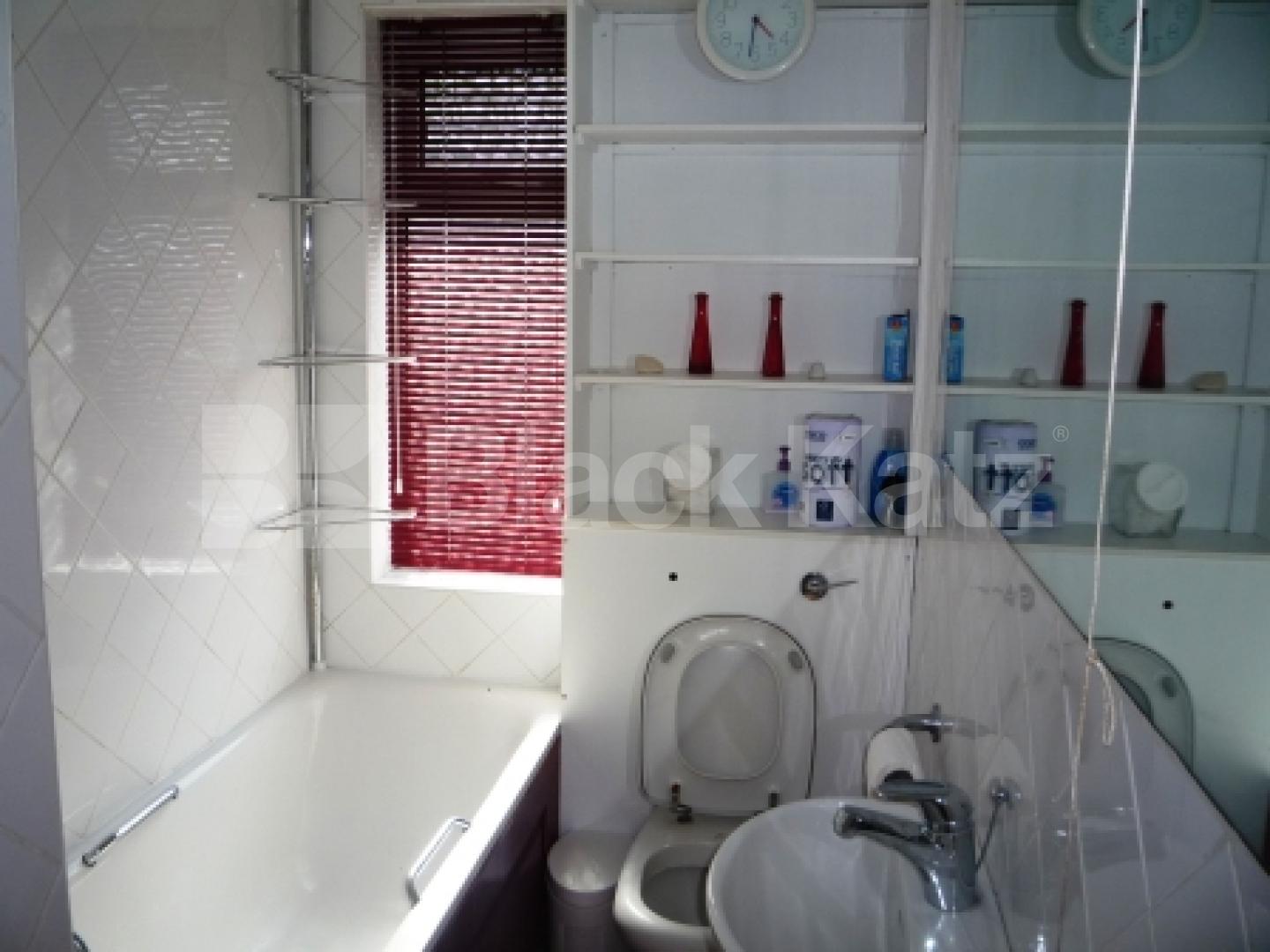 			2 Bedroom, 1 bath, 1 reception Flat			 Alexandra Road, MUSWELL HILL