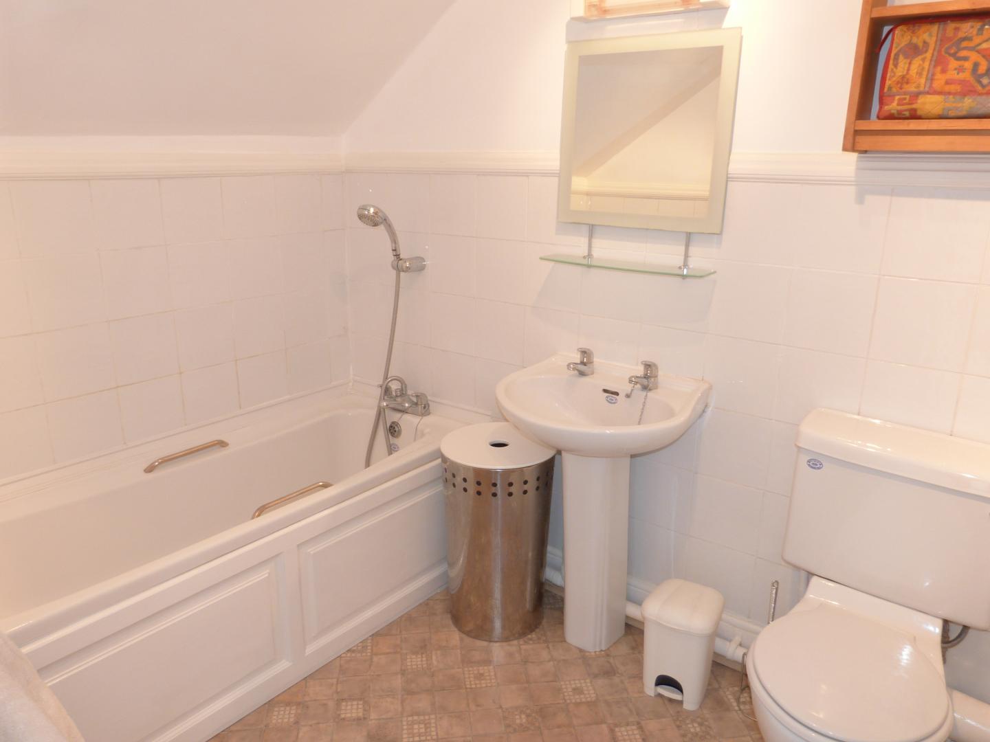 			Newly decorated., 2 Bedroom, 1 bath, 1 reception Flat			 Winchester Avenue, QUEENS PARK