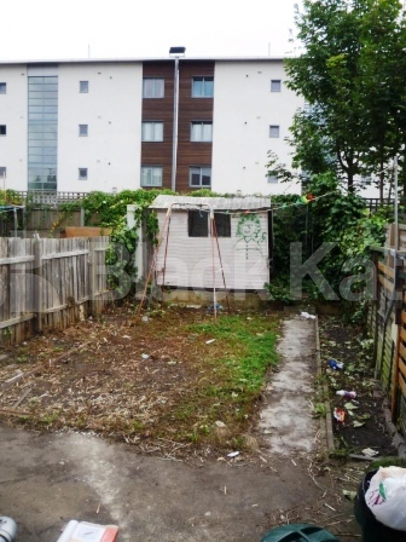 			LET!, 4 Bedroom, 1 bath, 1 reception House			 Grainger Road, WOOD GREEN