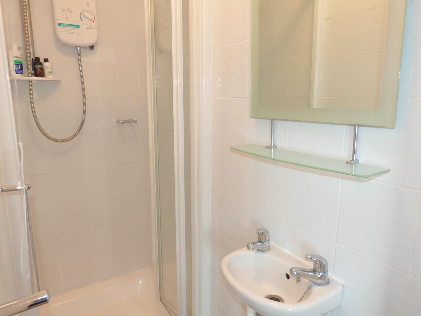 			Newly decorated., 2 Bedroom, 1 bath, 1 reception Flat			 Winchester Avenue, QUEENS PARK