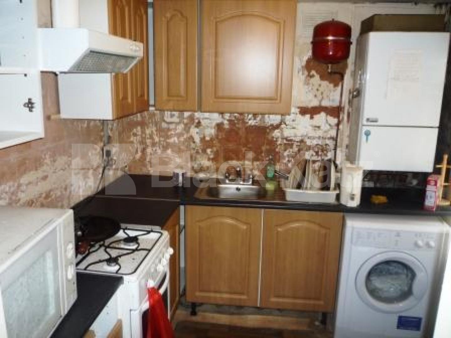 			LET!, 4 Bedroom, 1 bath, 1 reception House			 Grainger Road, WOOD GREEN