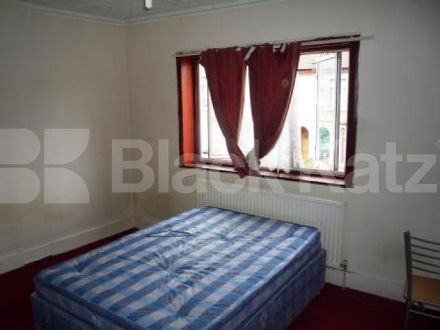 			LET!, 4 Bedroom, 1 bath, 1 reception House			 Grainger Road, WOOD GREEN