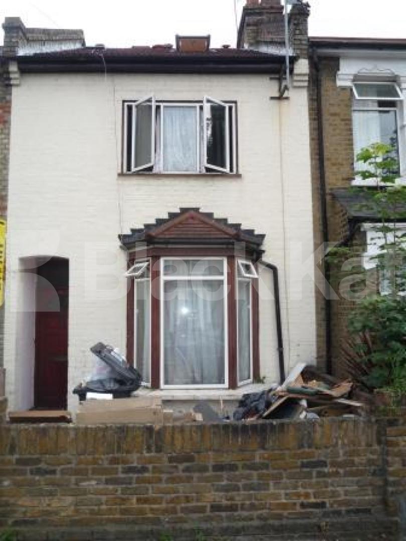 			LET!, 4 Bedroom, 1 bath, 1 reception House			 Grainger Road, WOOD GREEN