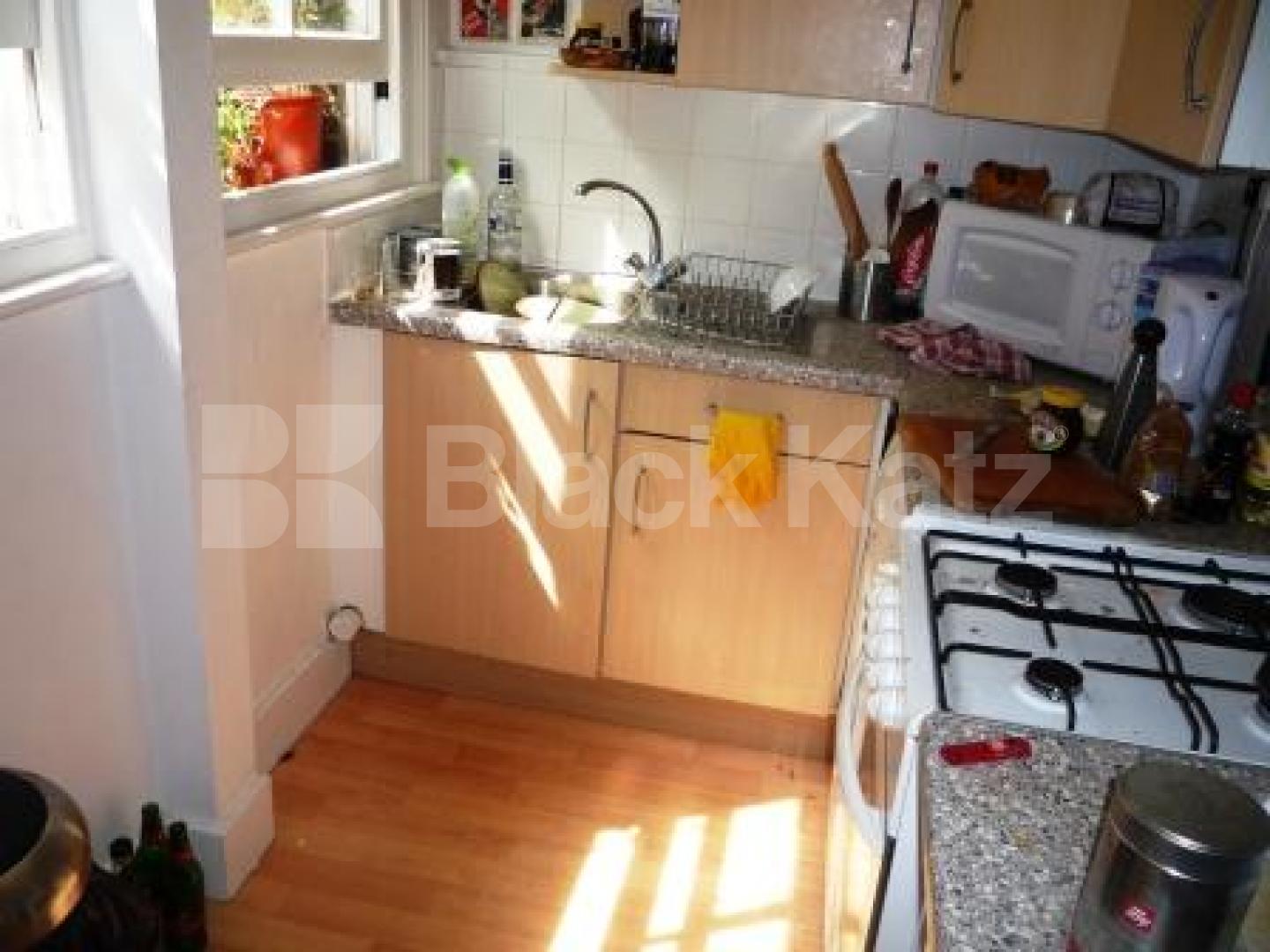 			Let, 2 Bedroom, 1 bath, 1 reception Flat			 Broadway Parade, CROUCH END