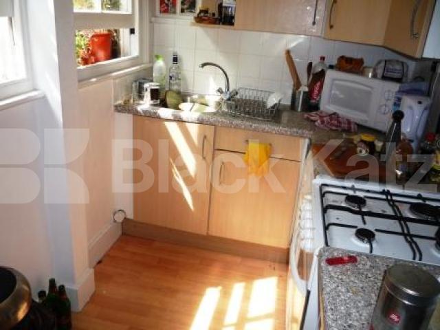 			Let, 2 Bedroom, 1 bath, 1 reception Flat			 Broadway Parade, CROUCH END