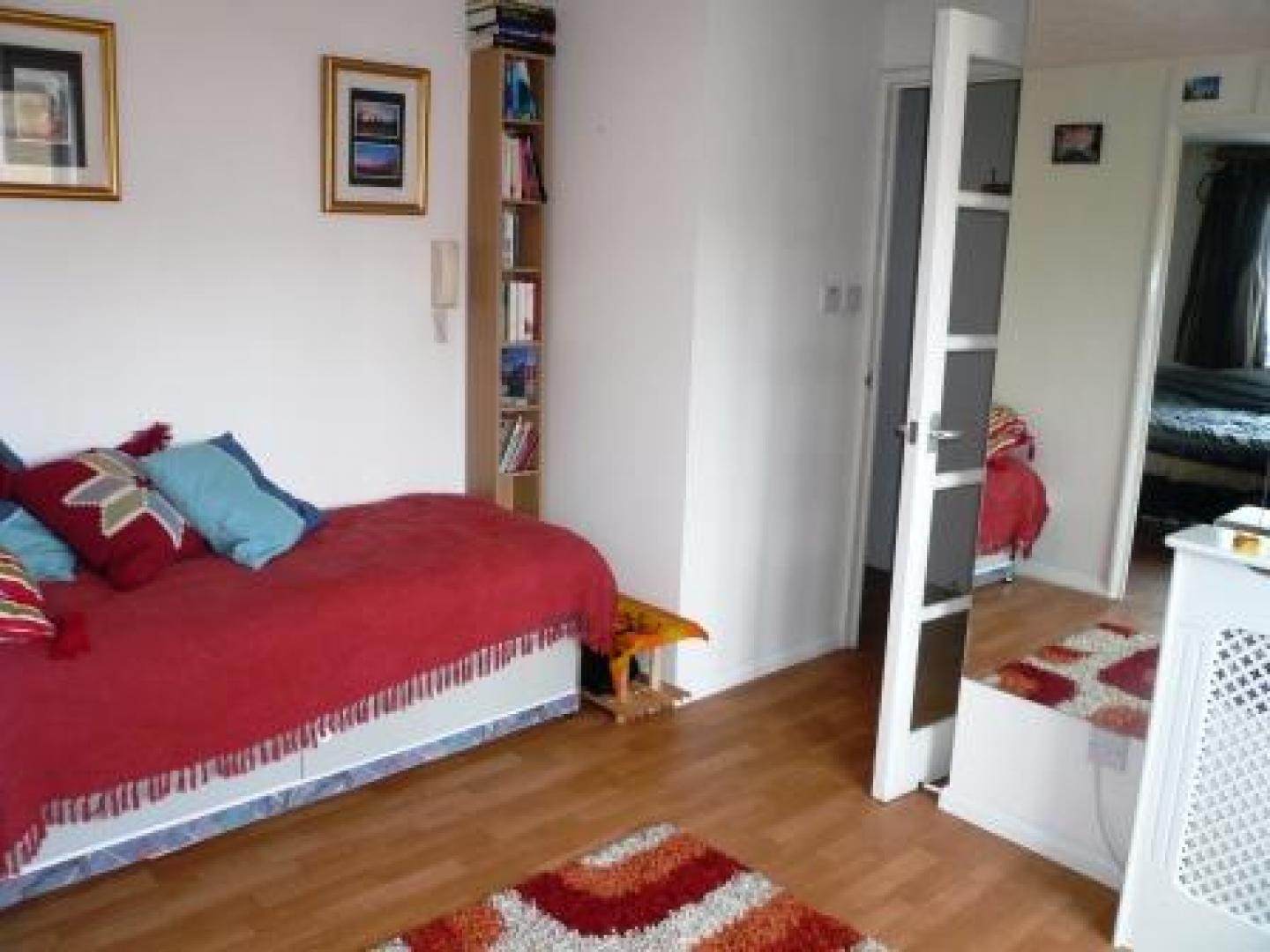 			INC WATER RATES, 1 Bedroom, 1 bath, 1 reception Flat			 Draycott Close, CRICKLEWOOD