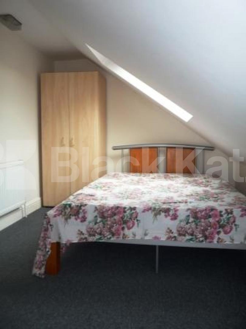 			LET!, 3 Bedroom, 1 bath, 1 reception Flat			 Palace Road, BOUNDS GREEN