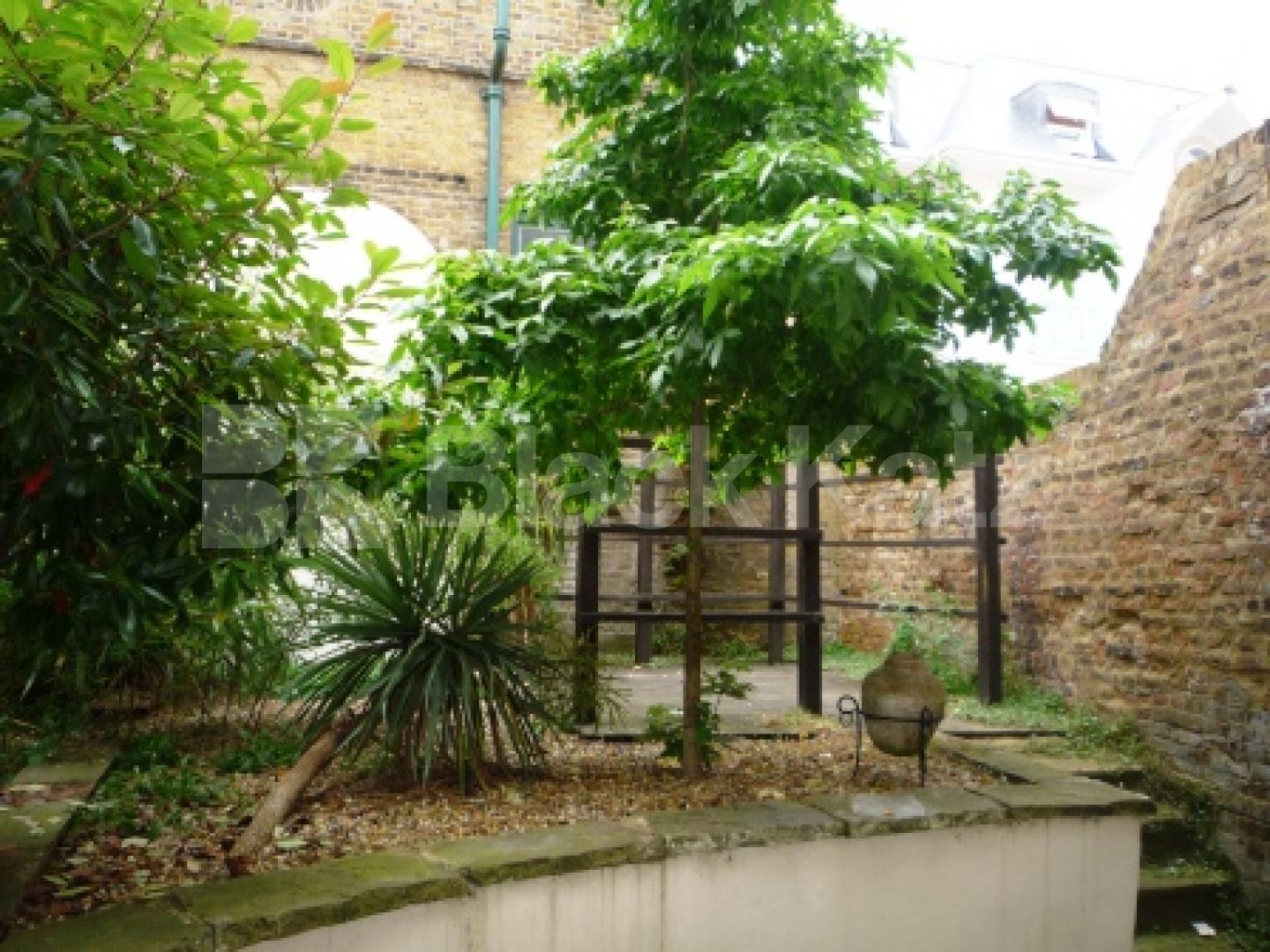 			Available Now!, 3 Bedroom, 1 bath, 1 reception Flat			 High Street Hornsey, HORNSEY