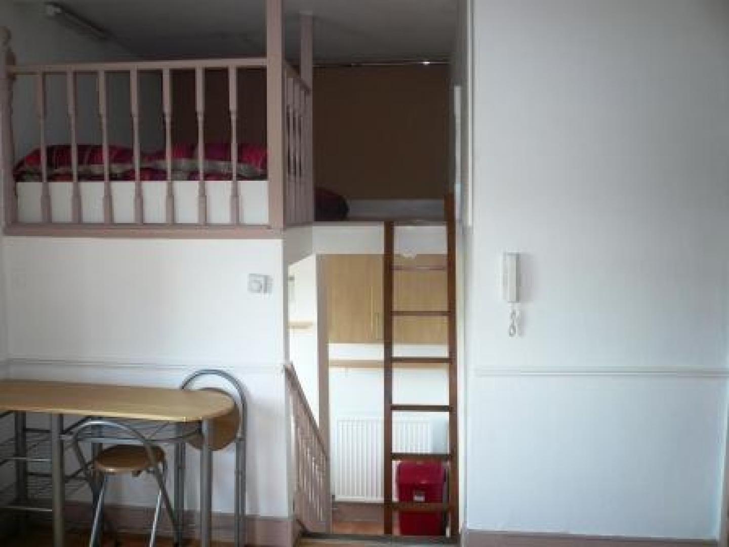 			INC C/TAX AND W/RATES, Studio Apartment, 1 bath, 1 reception Flat			 Kilburn High Road, KILBURN