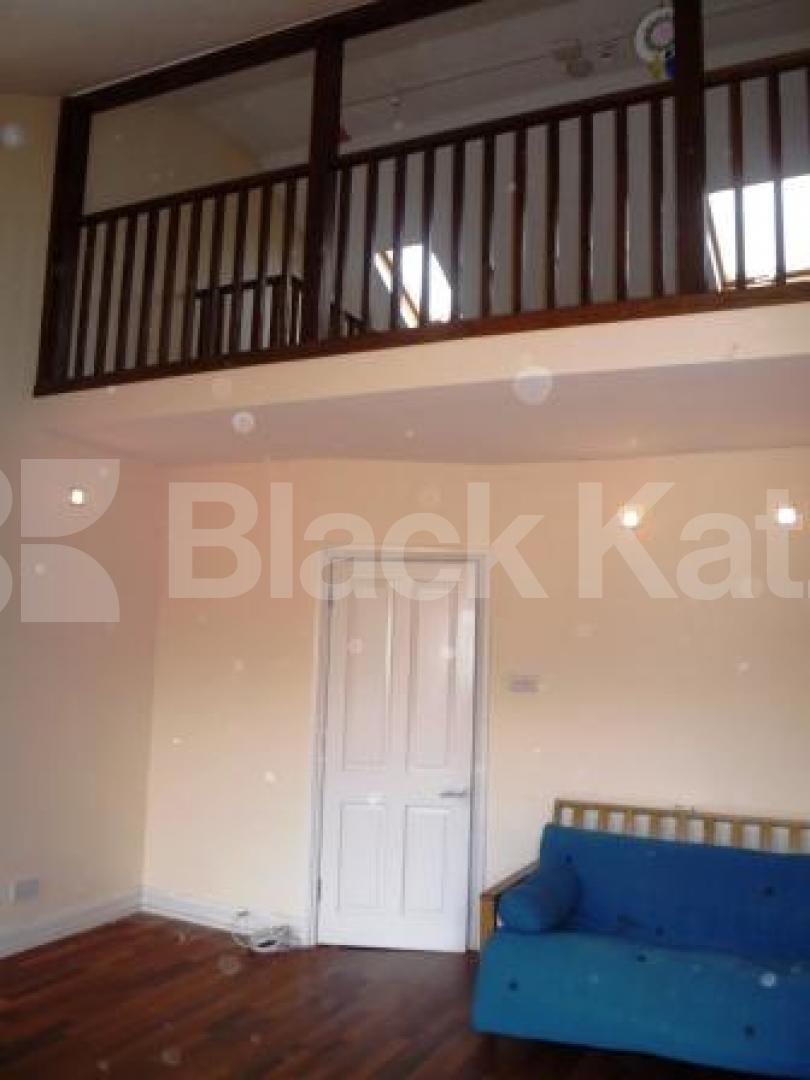 			3 Bedroom, 1 bath, 1 reception Flat			 Inderwick Road, CROUCH END