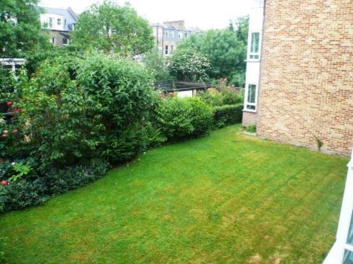 			1 Bedroom, 1 bath, 1 reception Flat			 Brondesbury Road, KILBURN