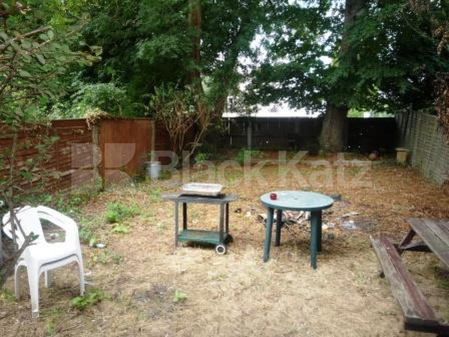 			3 Bedroom, 1 bath, 1 reception Flat			 Kings Avenue, MUSWELL HILL